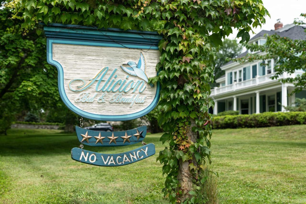 Alicion Bed & Breakfast Lunenburg Exterior photo