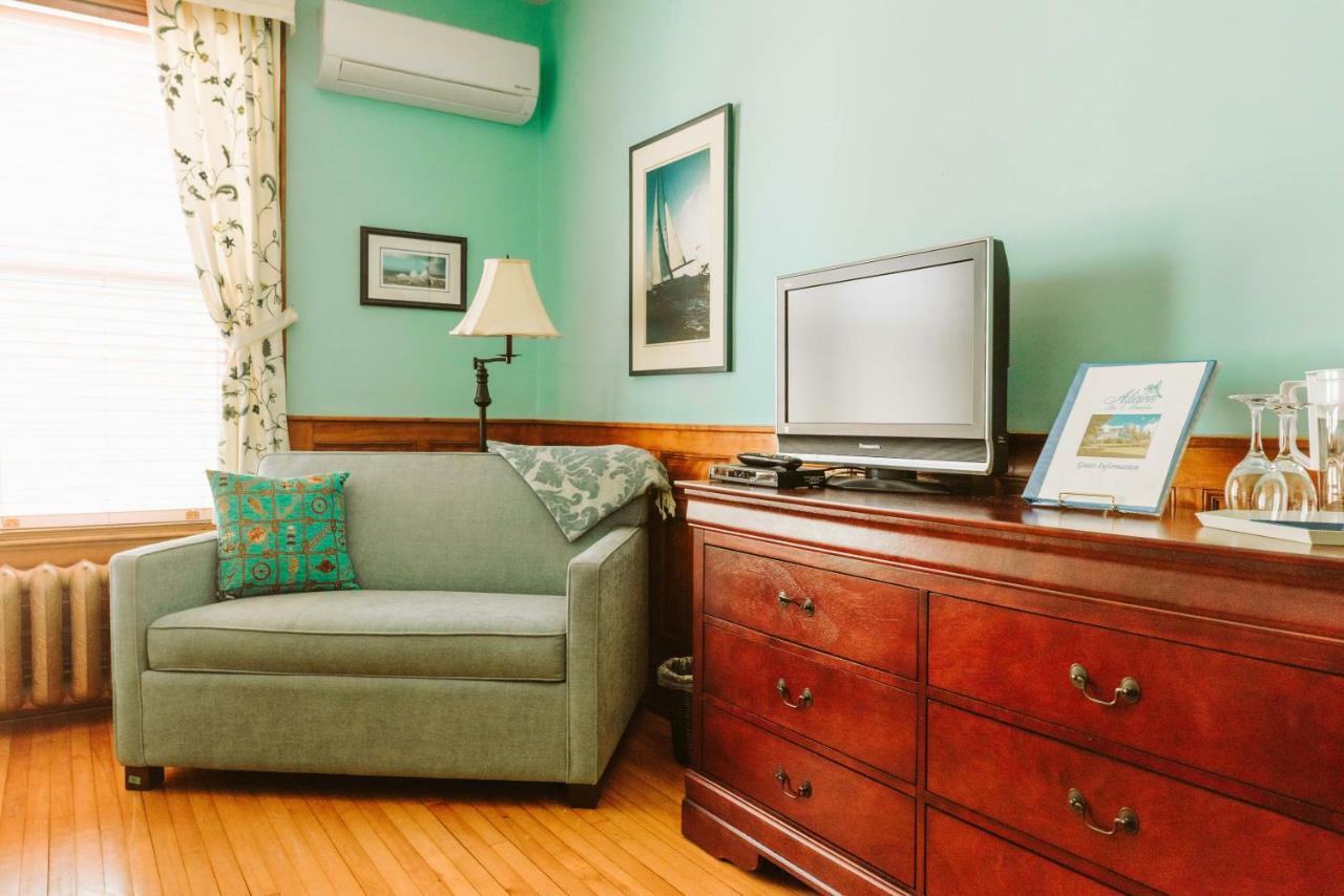 Alicion Bed & Breakfast Lunenburg Exterior photo